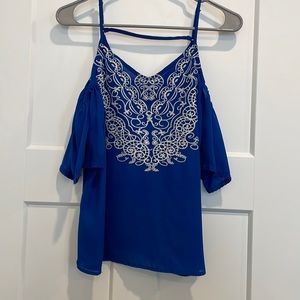 Xhilaration short sleeve cold shoulder top.